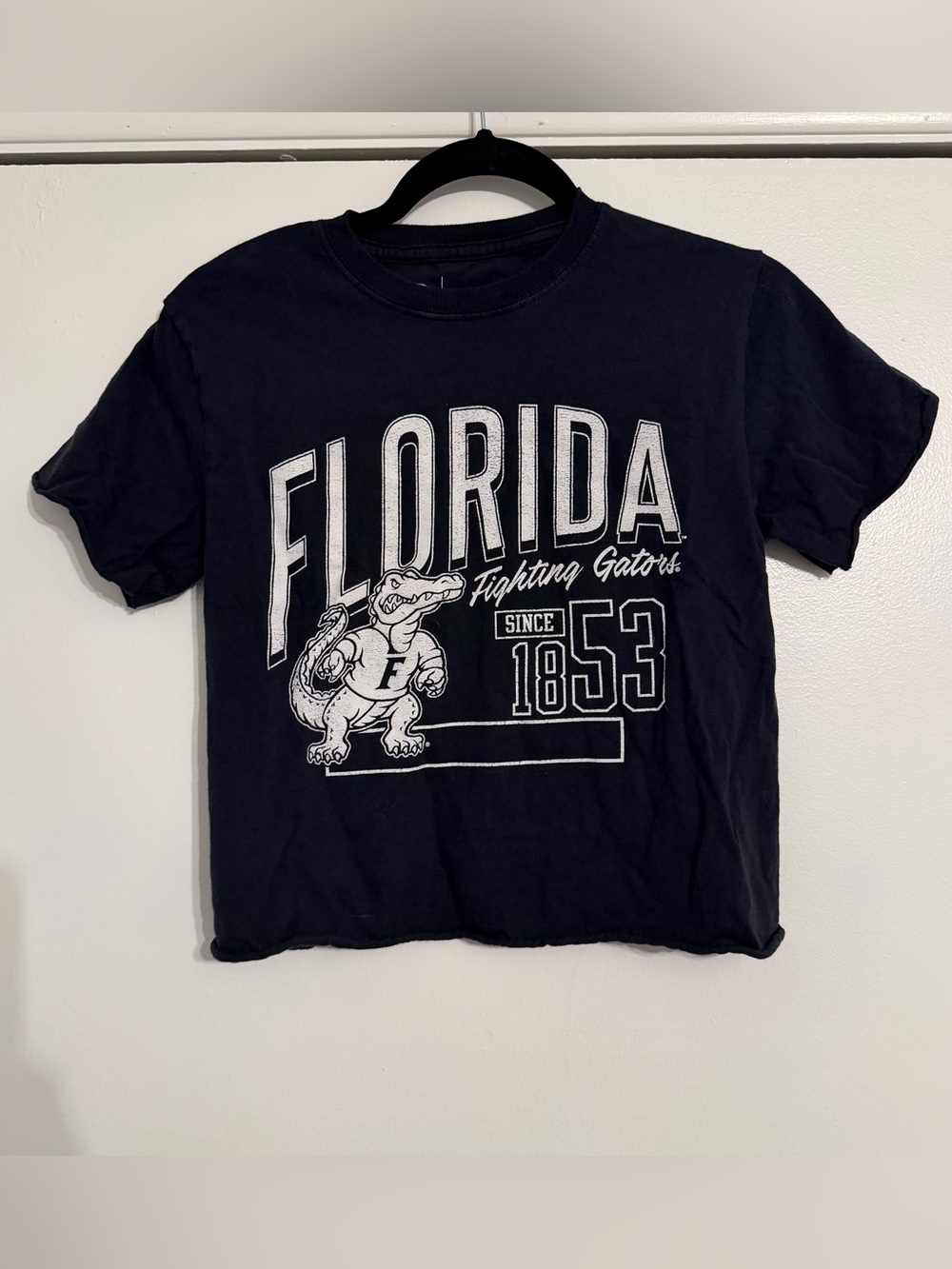 Florida Fighting Gators Women’s Crop Raw Edge Black Graphic Tee - Size Small